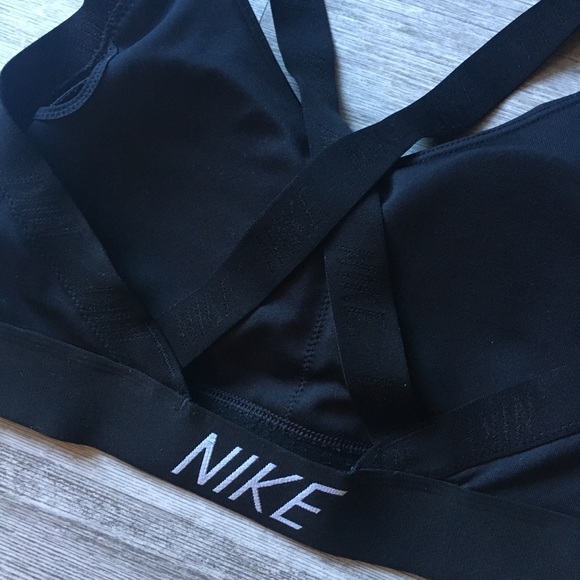 Nike sports bra - Picture 2 of 3